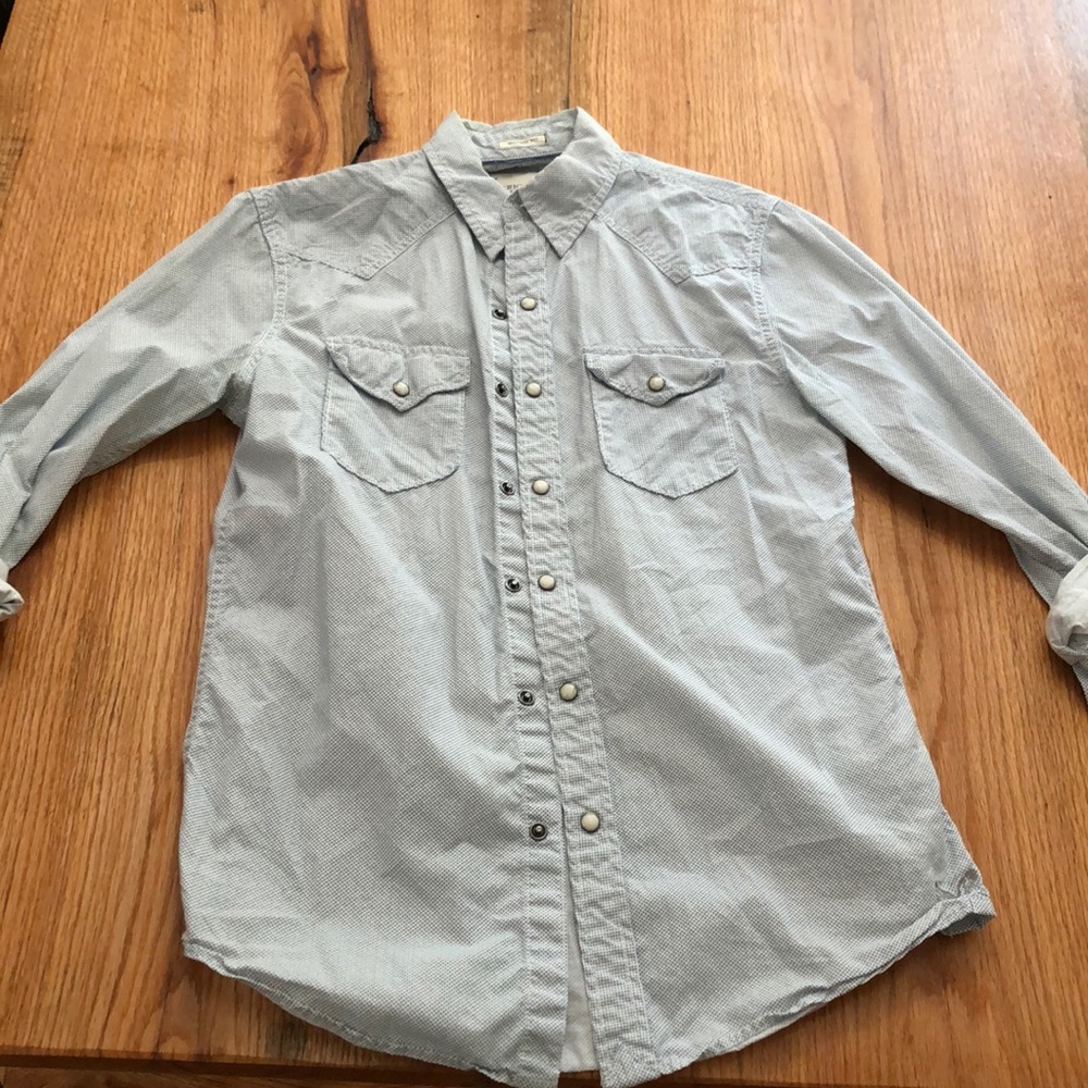 American eagle button down